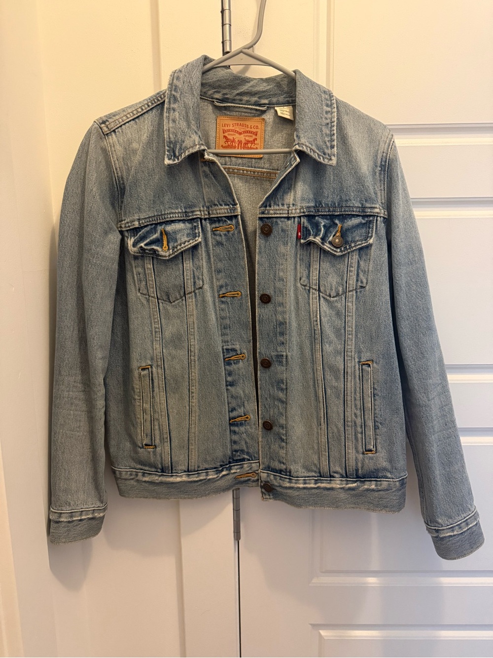 Levi's Light Blue Denim Trucker Jacket - Classic Casual